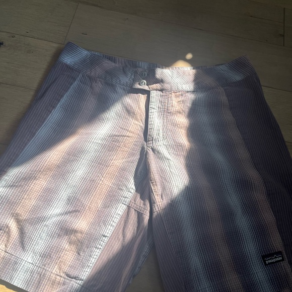 Patagonia Women’s shorts - Size 10 - Picture 3 of 5
